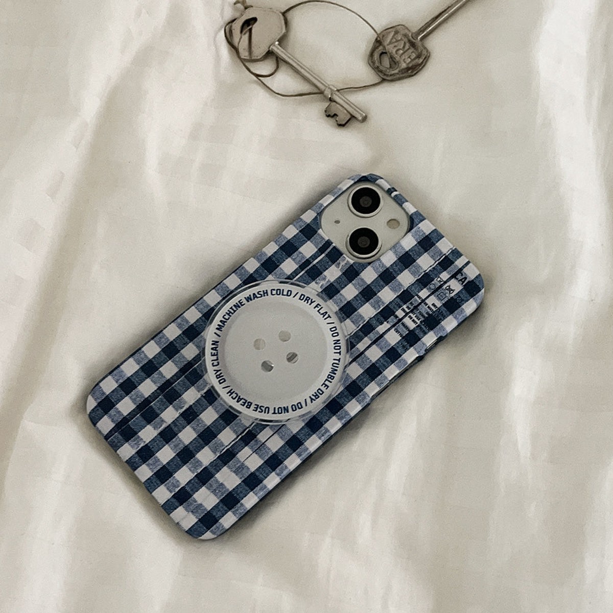 9Mademoment White Button Acrylic Tok
