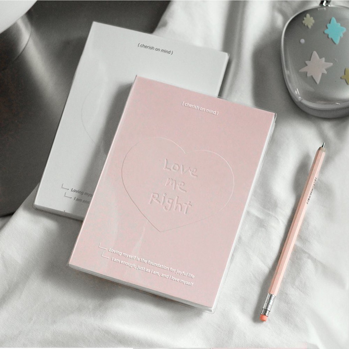 Dash and Dot Love Me Right Diary ()